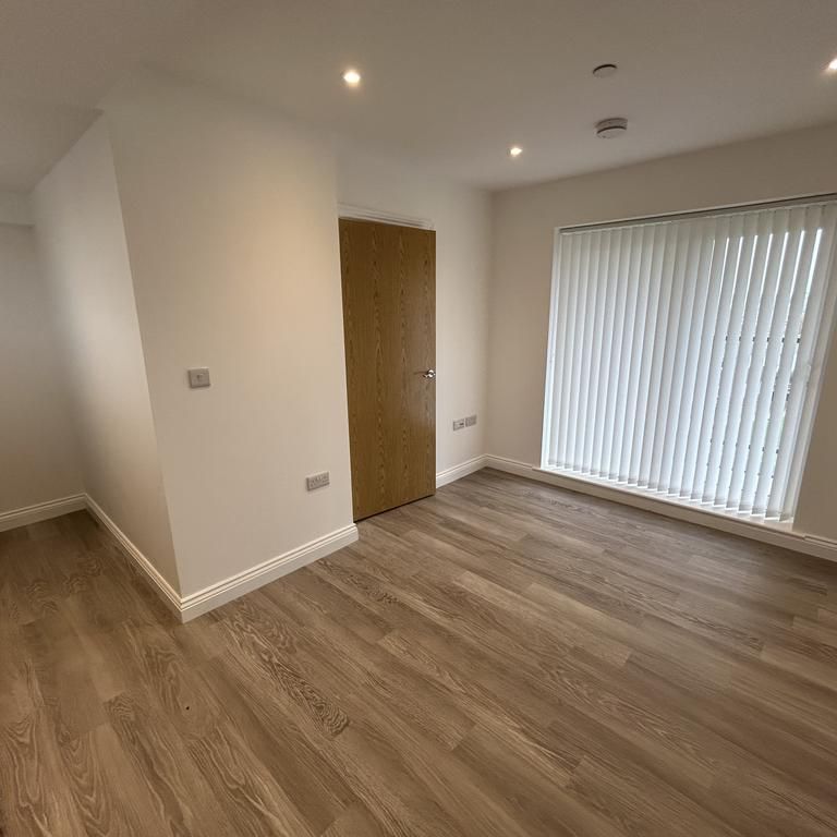 1 bedroom block of apartments to rent - Photo 1