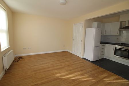 1 bed Apartment - To Let - Photo 2