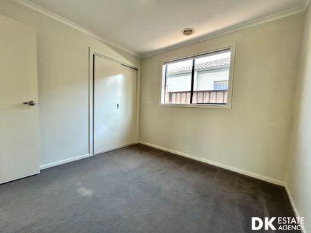 Spacious 4 Bedroom House in Point Cook - Photo 4
