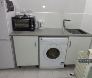 Studio to rent - Photo 5