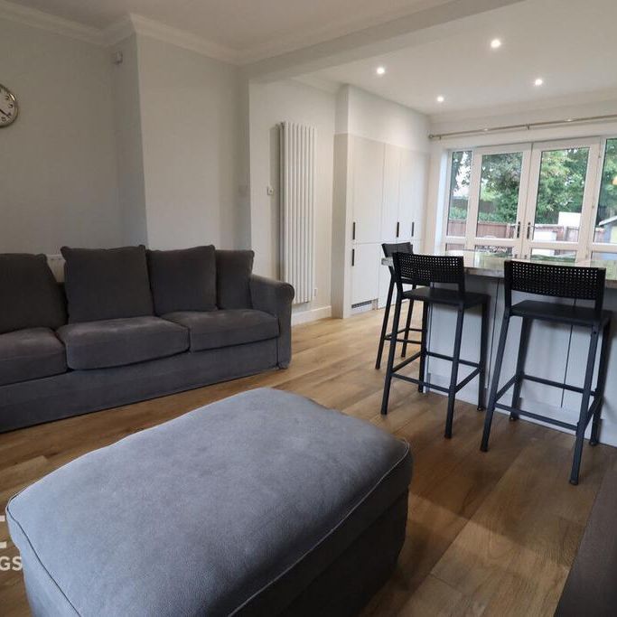 4 bedroom semi-detached house to rent - Photo 1