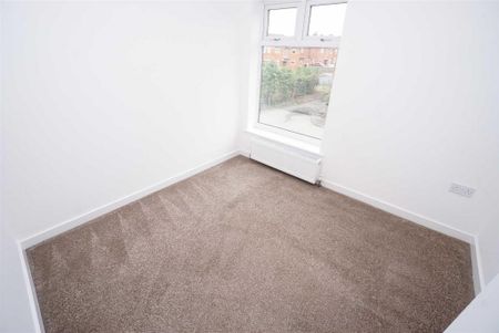 3 bedroom end of terrace house to rent - Photo 5
