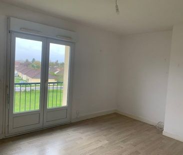 T4 rénové de 67 m² à Vaudes. Soleil et vue dégagée. - Photo 4