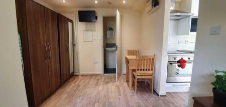 Studio to rent - Photo 2