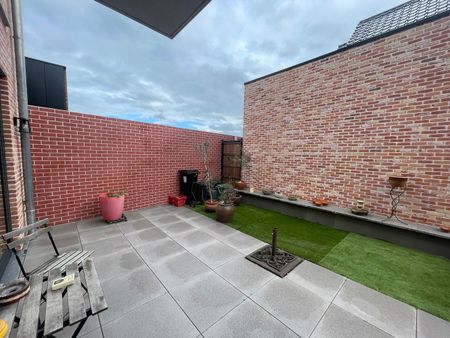 Gelijkvloers appartement met ruim terras, parkingplaats en extra berging - Foto 2