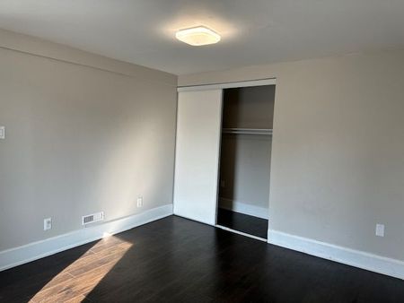 For Lease - 164 Adelaide Avenue, Oshawa, Ontario - Photo 4