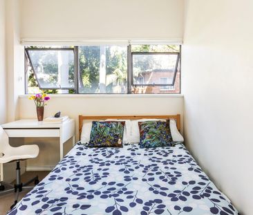 Green outlooks in a Harry Seidler building - Photo 6