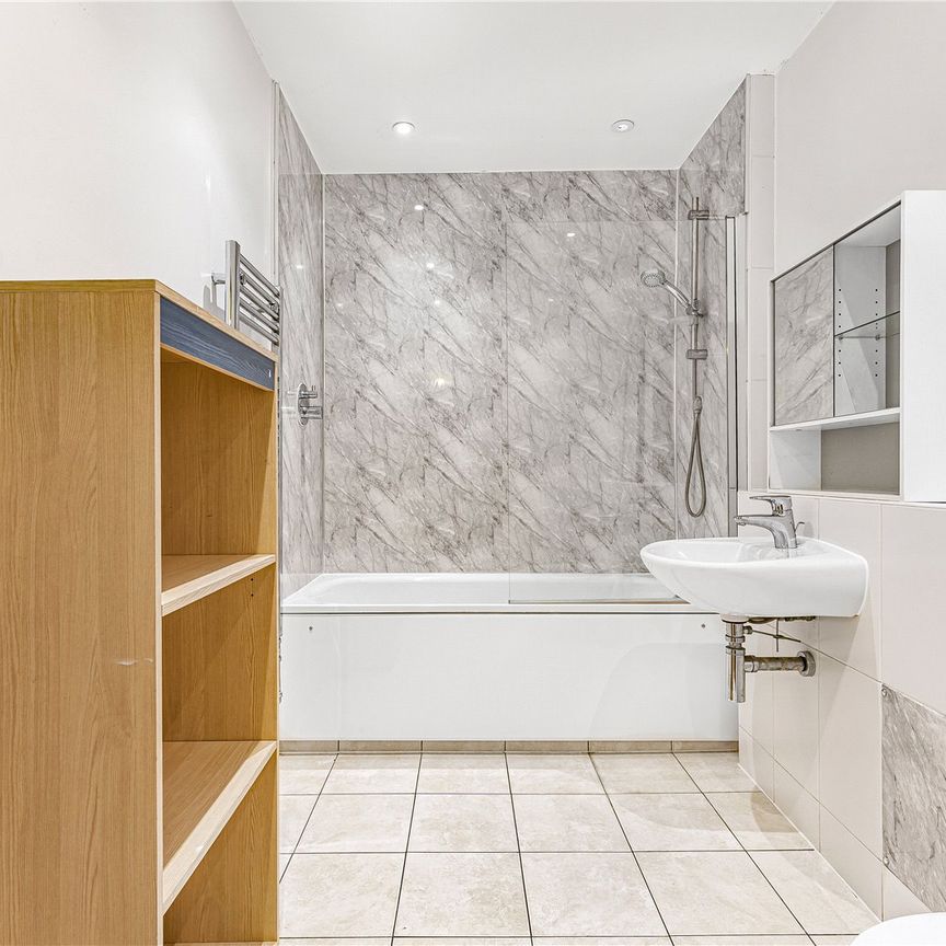 Coral Apartments, Salton Square, London, E14 7GL - Photo 1