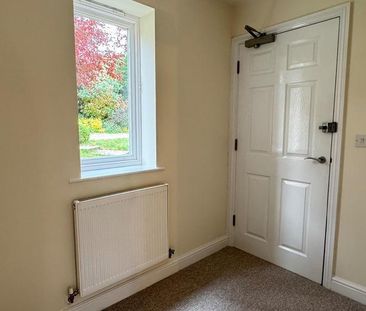 2 bedroom ground floor flat to rent - Photo 4
