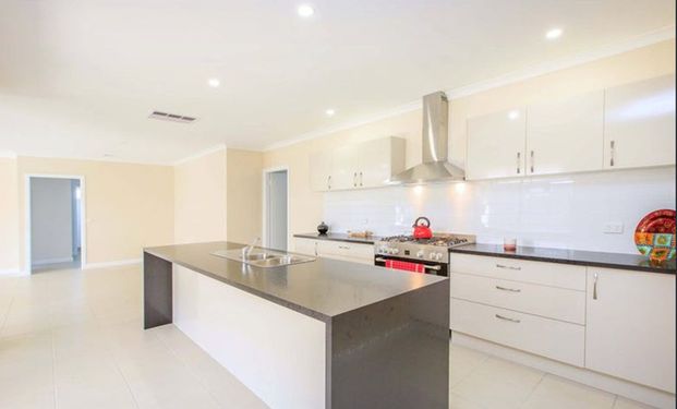 Modern Family Living in Sought-After Thurgoona - Photo 1