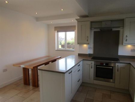 2 bedroom end of terrace house to rent - Photo 4