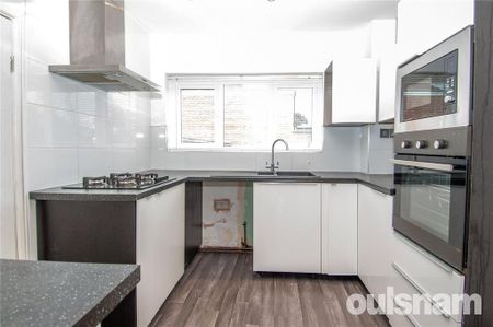 3 bedroom end of terrace house to rent - Photo 3