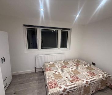 Room in a Shared House, Shere Road, IG2 - Photo 4