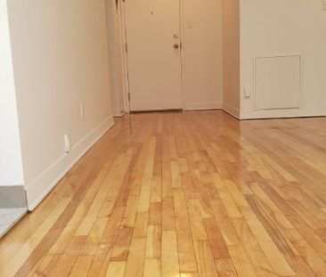 3 1/2 Rénové Chauffé/Eau Chaude/Entrée Laveuse et Sècheuse 1 AVRIL ... - Photo 2