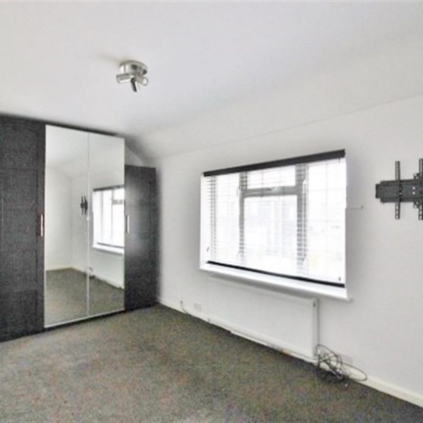 Lyminton Road, Dagenham, Essex, RM8 1RR - Photo 1