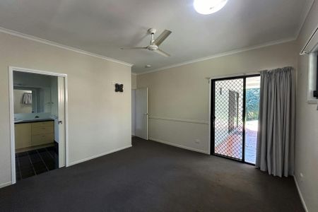 PEACE AND TRANQUILITY IN A QUIET CUL DE SAC FOR RENT! - Photo 2