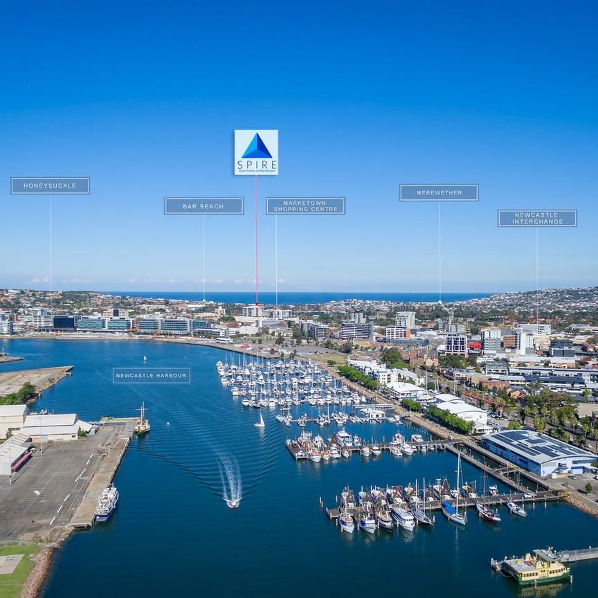 Apartment with luxe finishes, air-conditioning and a massive courtyard area - Photo 1