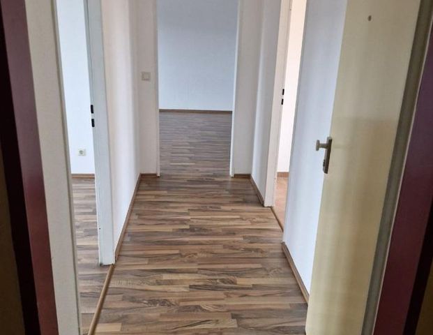Helle 2- Zi-Dachgeschosswohnung in ruhiger Lage von Essen-Bochold - Foto 1