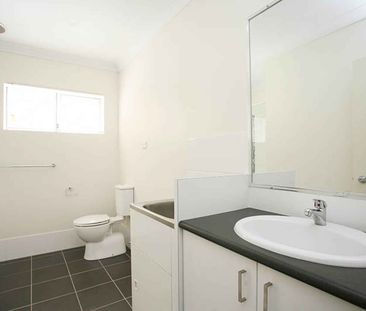 CABOOLTURE - COZY & SECURE - Photo 5