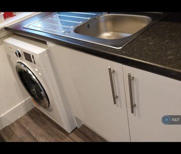 3 bedroom flat to rent - Photo 6