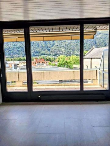 Möbliertes Attikaeinzimmer in der Innenstadt von Bellinzona zu vermieten - Foto 4