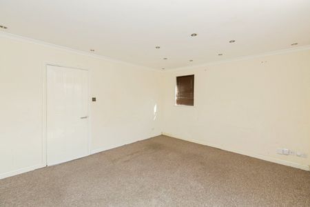 2 Bed Flat, Conifer Court, IG1 - Photo 4