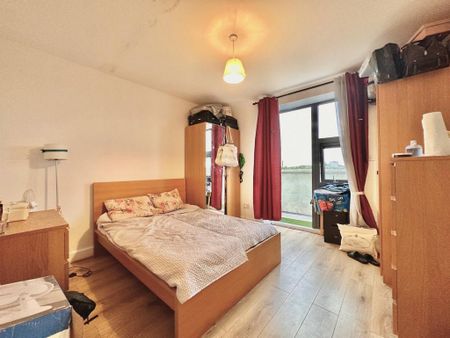 3 bedroom flat to rent - Photo 3