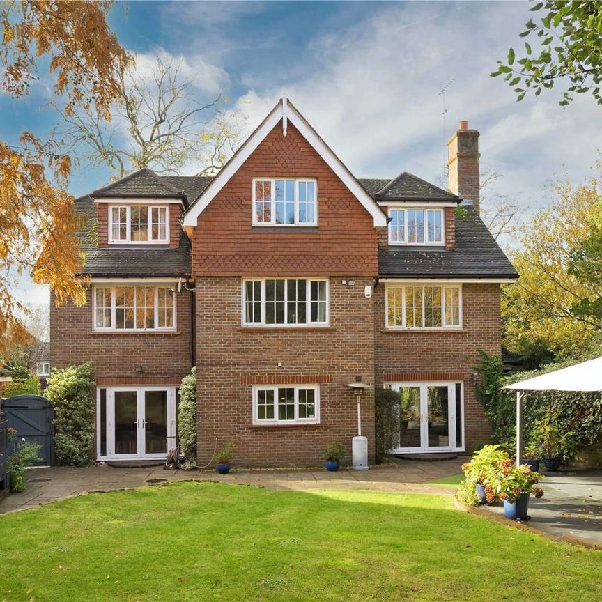 Seven bedroom home in private road close to St John's School. - Photo 1