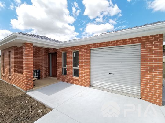 Modern 2 bedroom house For lease now!! Entrance on leftside of 97 Lansdowne Street, Parramatta - Photo 1