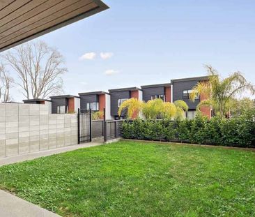 Charming 3BR Townhouse in Glen Innes - Photo 5