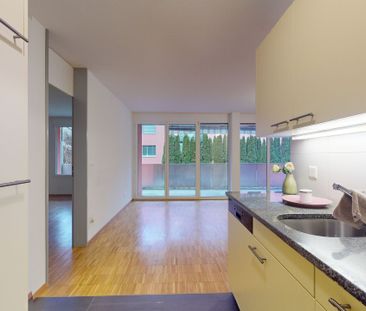 Apartment with access to the garden in a practical location - Photo 3