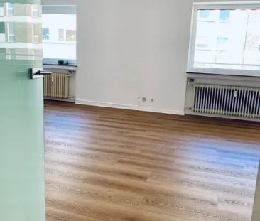 Stilvolle 2-Zimmer-Wohnung mit 2 Balkonen und Doppelstellplatz in B... - Photo 1