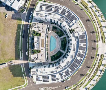Spectacular Marina Apartment - Photo 2