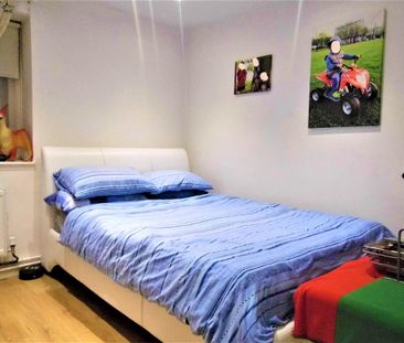 3 bedroom flat to rent - Photo 6