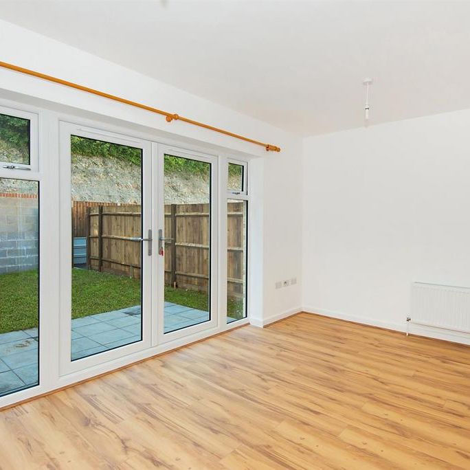 3 bedroom terraced house to rent - Photo 1