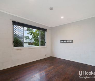 LOVELY FAMILY HOME IN ACACIA RIDGE - Photo 2