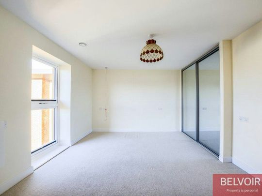 Flat to rent on - Photo 1