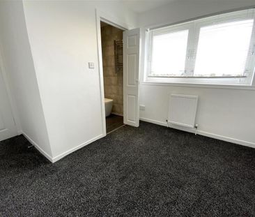 3 bedroom end of terrace house to rent - Photo 2