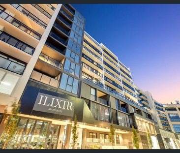 LARGE BALCONY | CONTEMPORARY APARTMENT - Photo 1