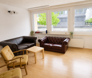 Geräumige 6.5 Zimmerwohnung im Zentrum, mit Dachterrasse, INKL. GARAGE - Photo 1