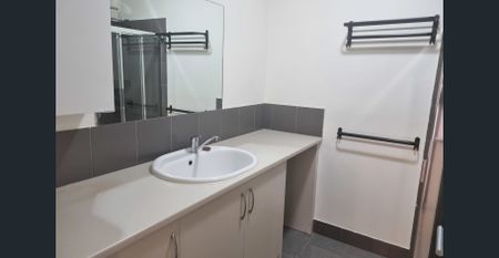 Brilliant location with Pool & Gym - Photo 3