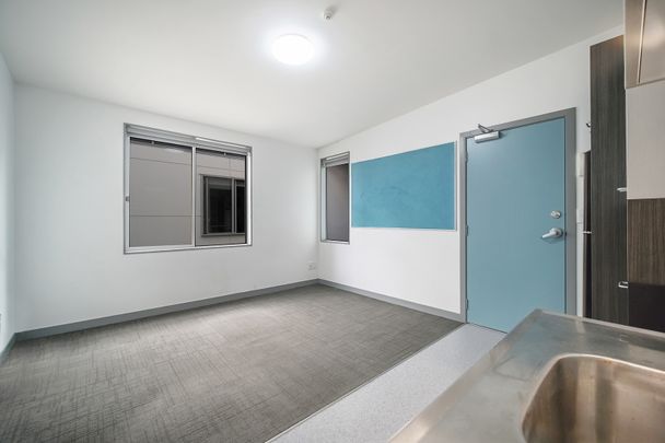 Renovated Studio Apartment Eden Terrace - Photo 1