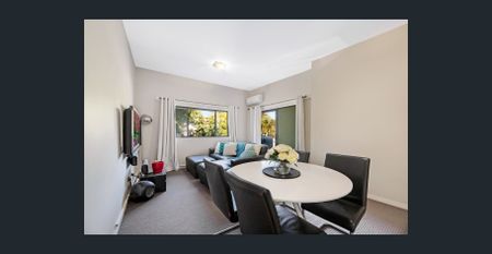 Stylish One-Bedroom Apartment with Study in Everton Park - Photo 2