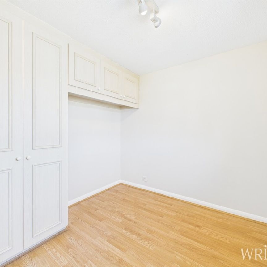 3 bedroom House - FORRESTERS DRIVE, WELWYN GARDEN CITY - Photo 1