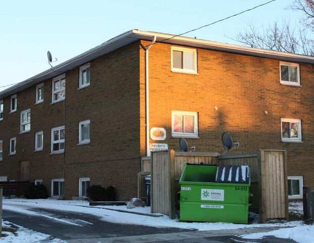 110 Whitmore Ave | 110 Whitmore Ave, Sarnia - Photo 1