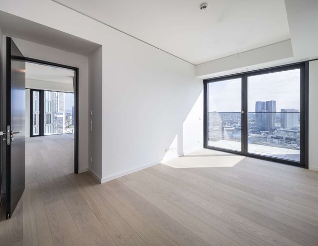 OMNITURM: Luxuriöses Apartment mit Blick auf die funkelnden Lichter der Stadt - Foto 1