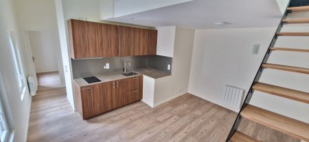 Location Appartement 3 pièces 47m² PARIS 10ème - Photo 2