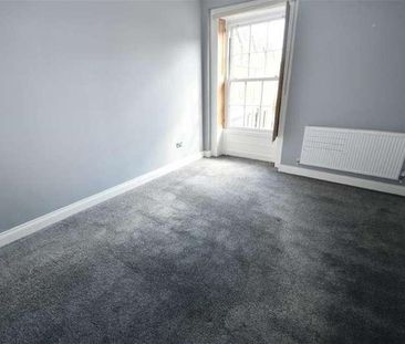 Bedroom Top Floor Apartment In Midhurst, GU29 - Photo 2