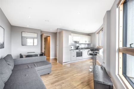 1 bedroom Flat in Hewitt, Reading - Photo 2