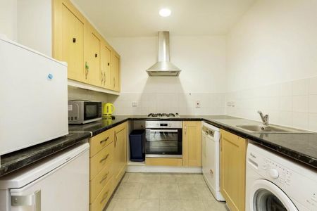 large 1 bedroom property with garden within a secure new build in Hornsey - Photo 3